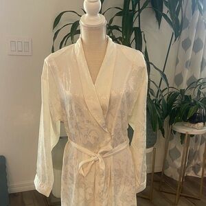 Victoria’s Secret Elegant Cream Floral Women's Robe